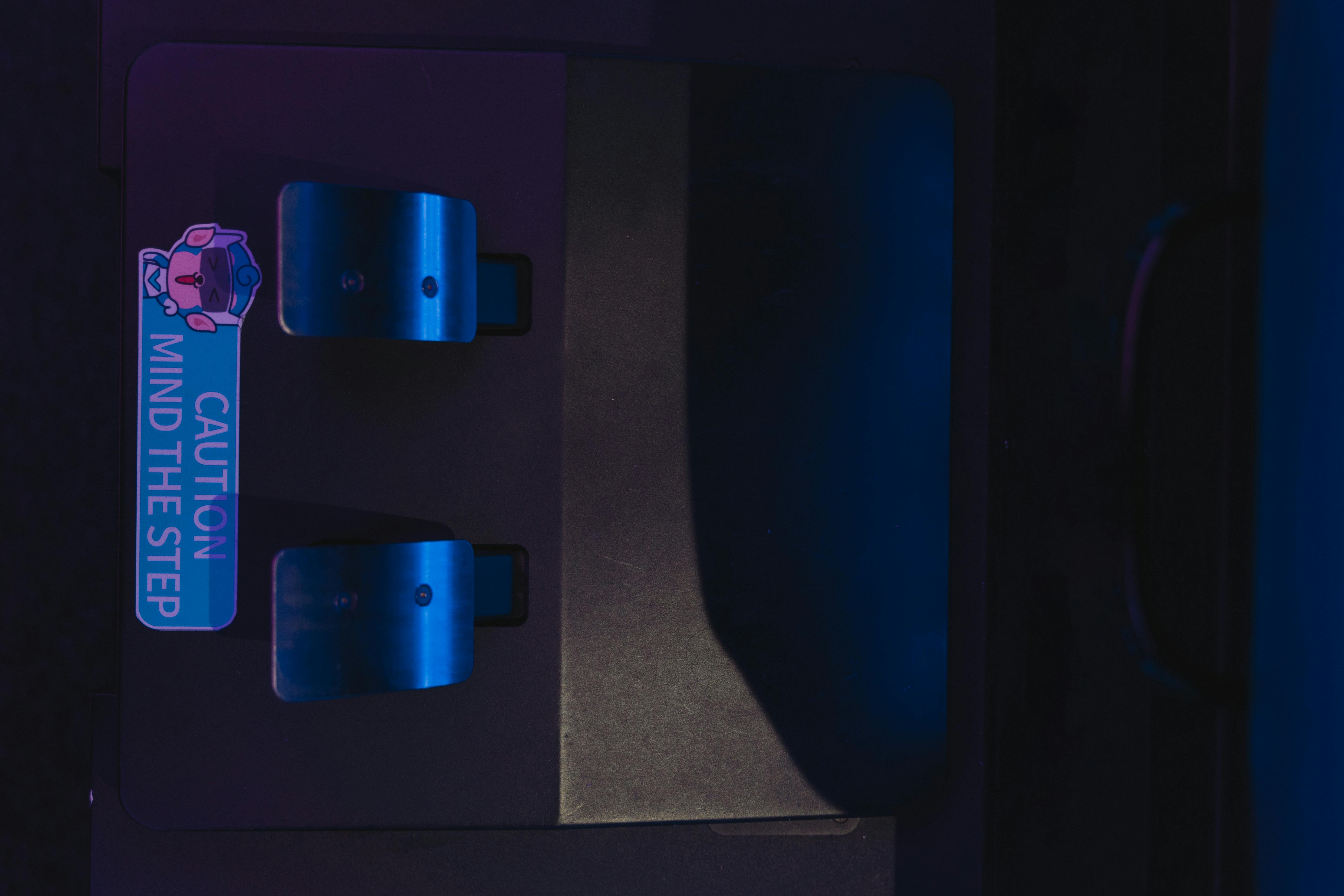 Senator Lummis Advocates Stricter Bitcoin ATM Regulation Amid Soaring Fraud Reports