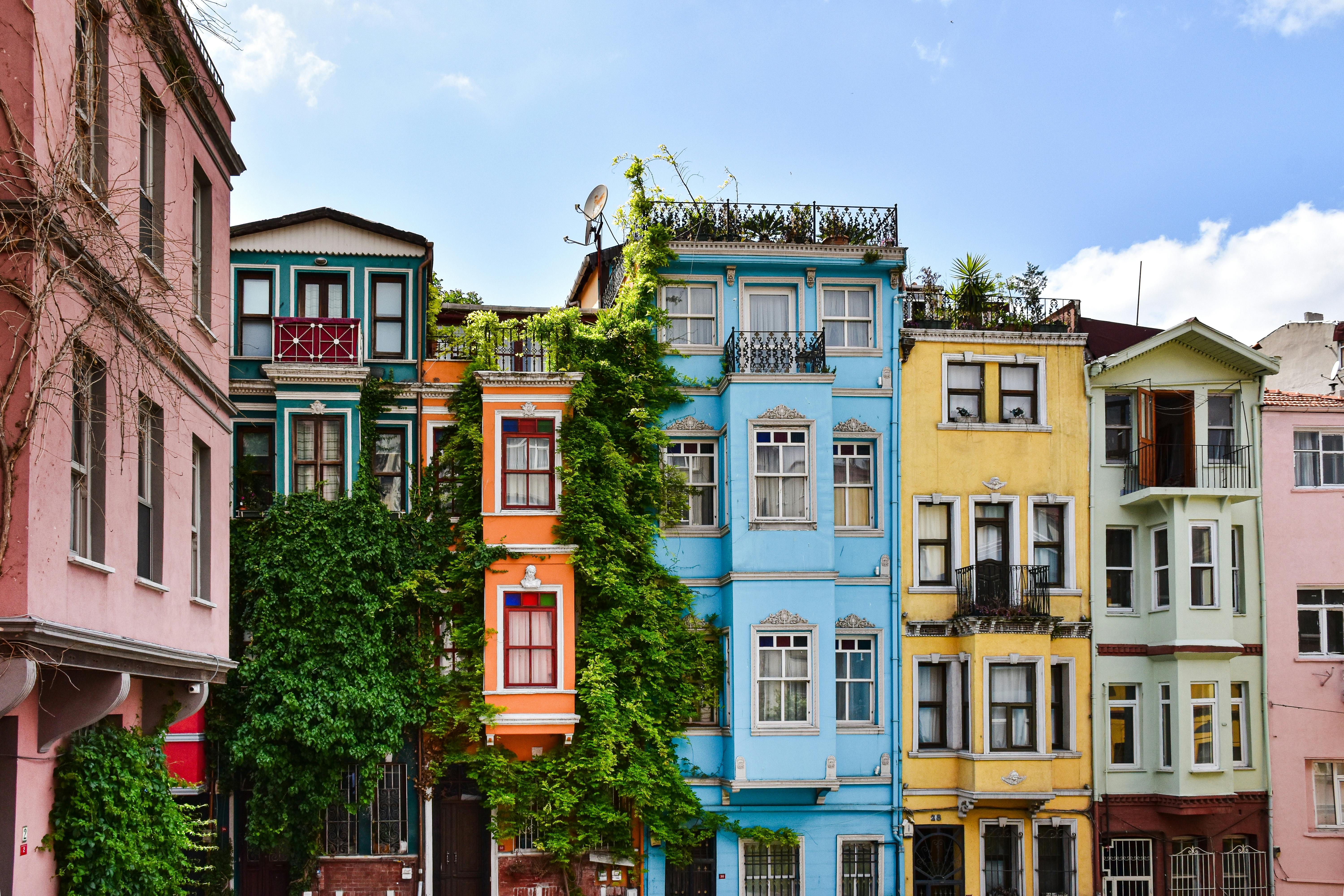 AST SpaceMobile avanza en sus objetivos de conectividad con aprobaciones de la FCC y ensamblaje de satélites