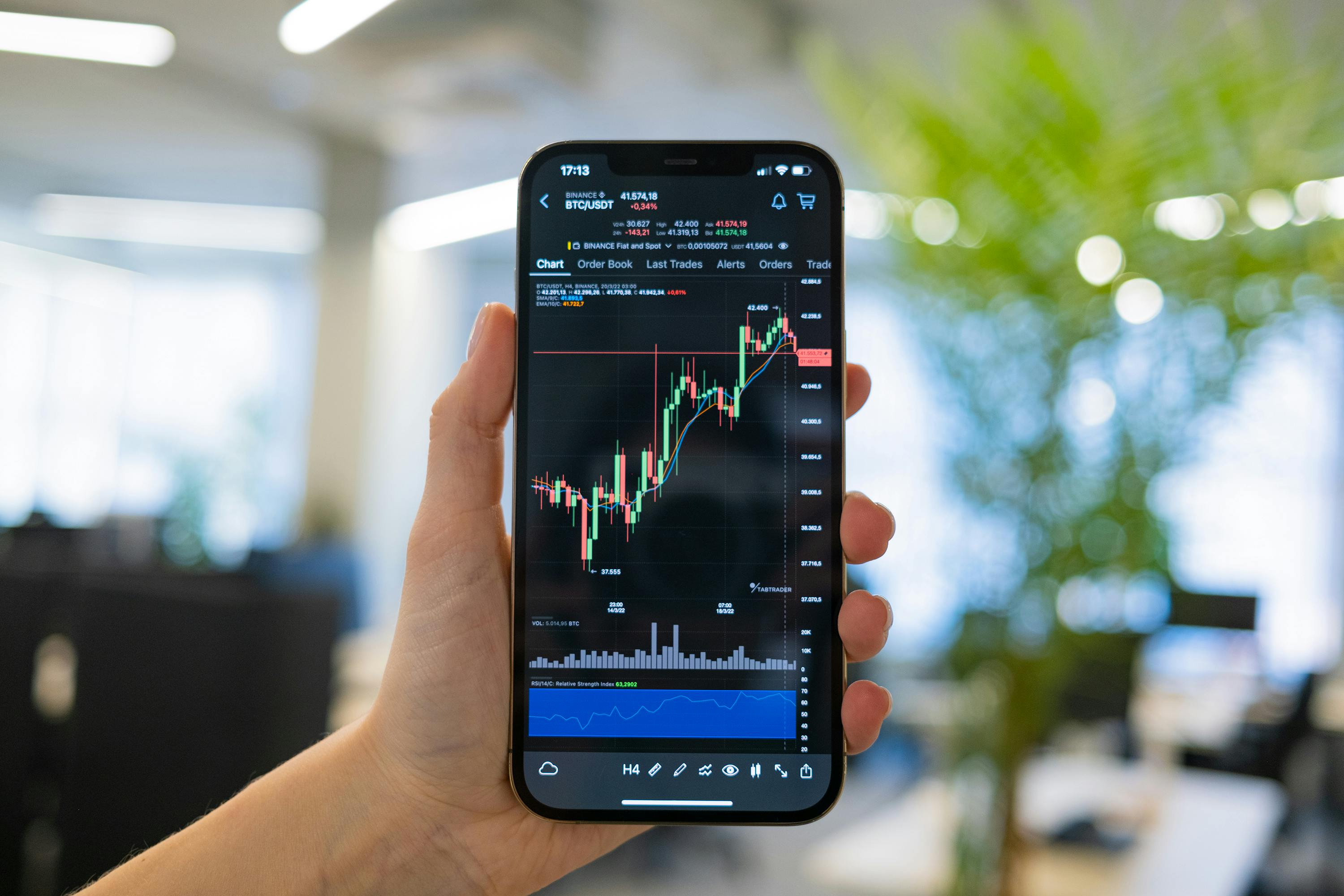 Hyperliquid Supera a Ethereum y Solana en Tarifas, se Expande como Cadena EVM de Propósito General en Medio de un Gran Crecimiento