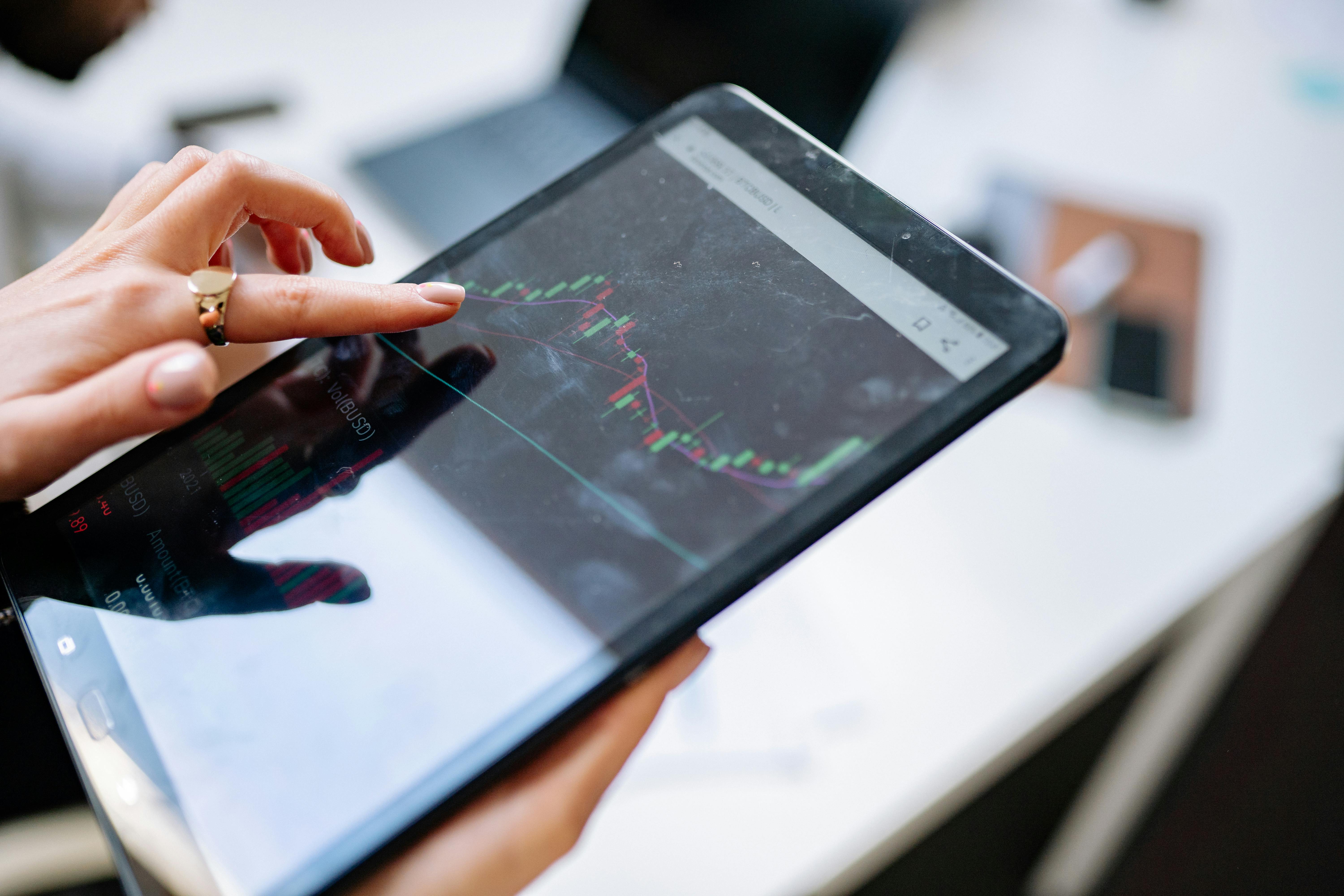 S&P 500, Aşırı Alım Koşulları ve Sıkılaşan Likidite Ortamında Yüksek Risk Sinyalleri Sergiliyor