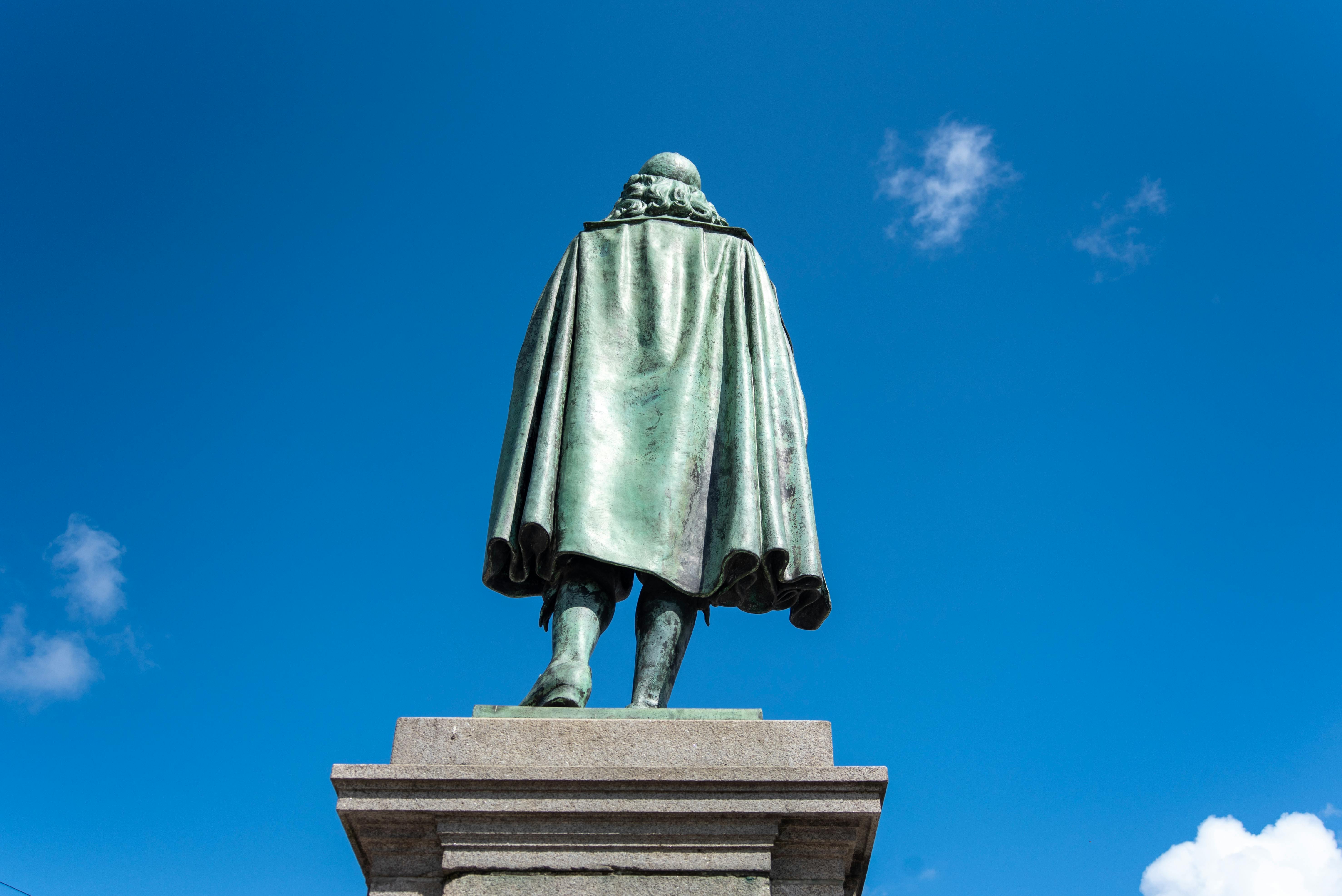 Pixelverse lanza un juego de NFT con IA en Base y Farcaster, alejándose del enfoque de Telegram