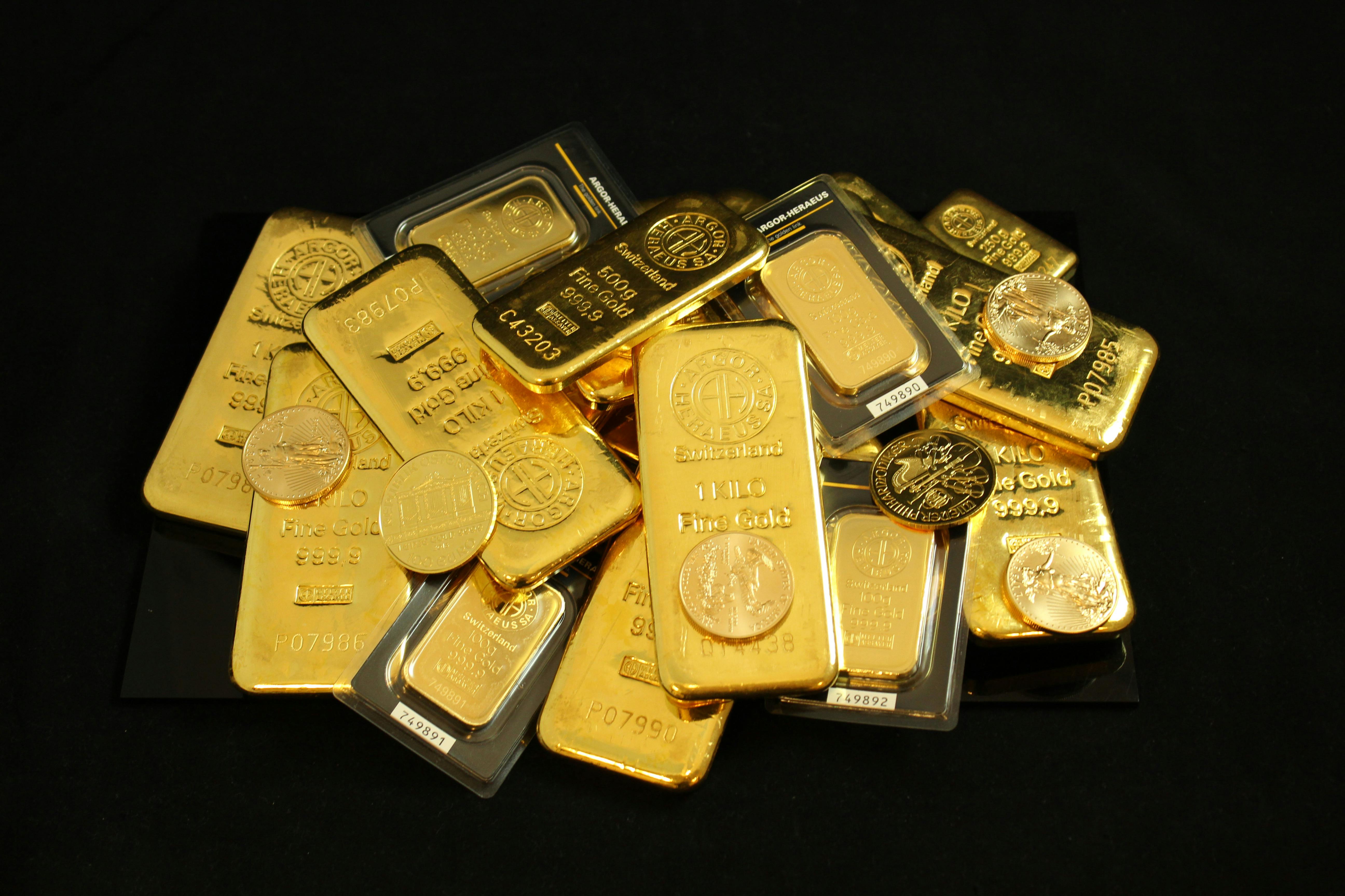 Les prix de l'or reculent suite aux nouvelles sur les tarifs douaniers, les actions des mines d'or démontrent leur résilience face aux préoccupations macroéconomiques