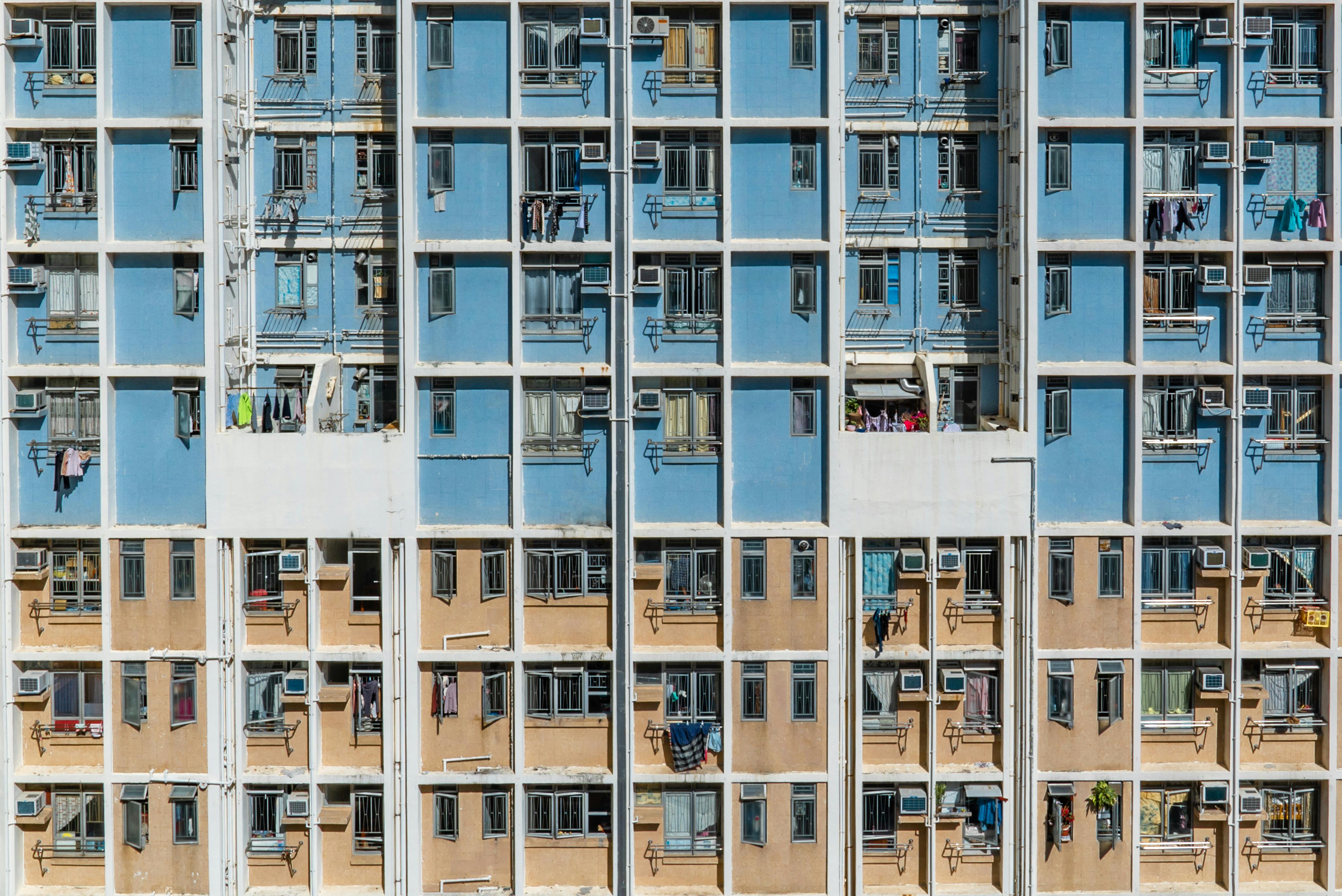 Hong Kong explore la blockchain pour le commerce de crédits carbone, visant le leadership en matière de fintech verte