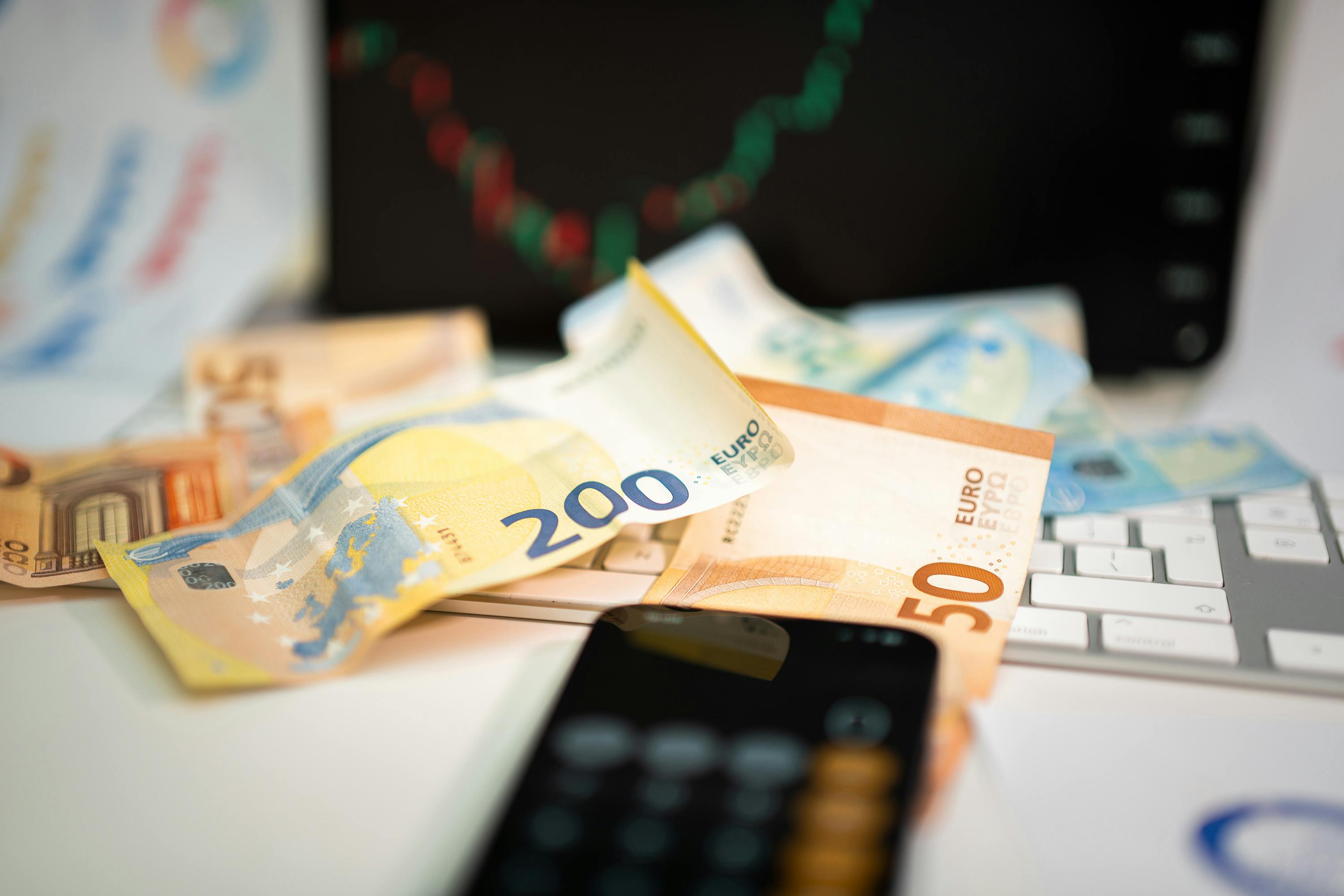 Ministros de Finanzas de la UE Avanzan en la Hoja de Ruta del Euro Digital, Esbozando Límites de Emisión y Tenencia