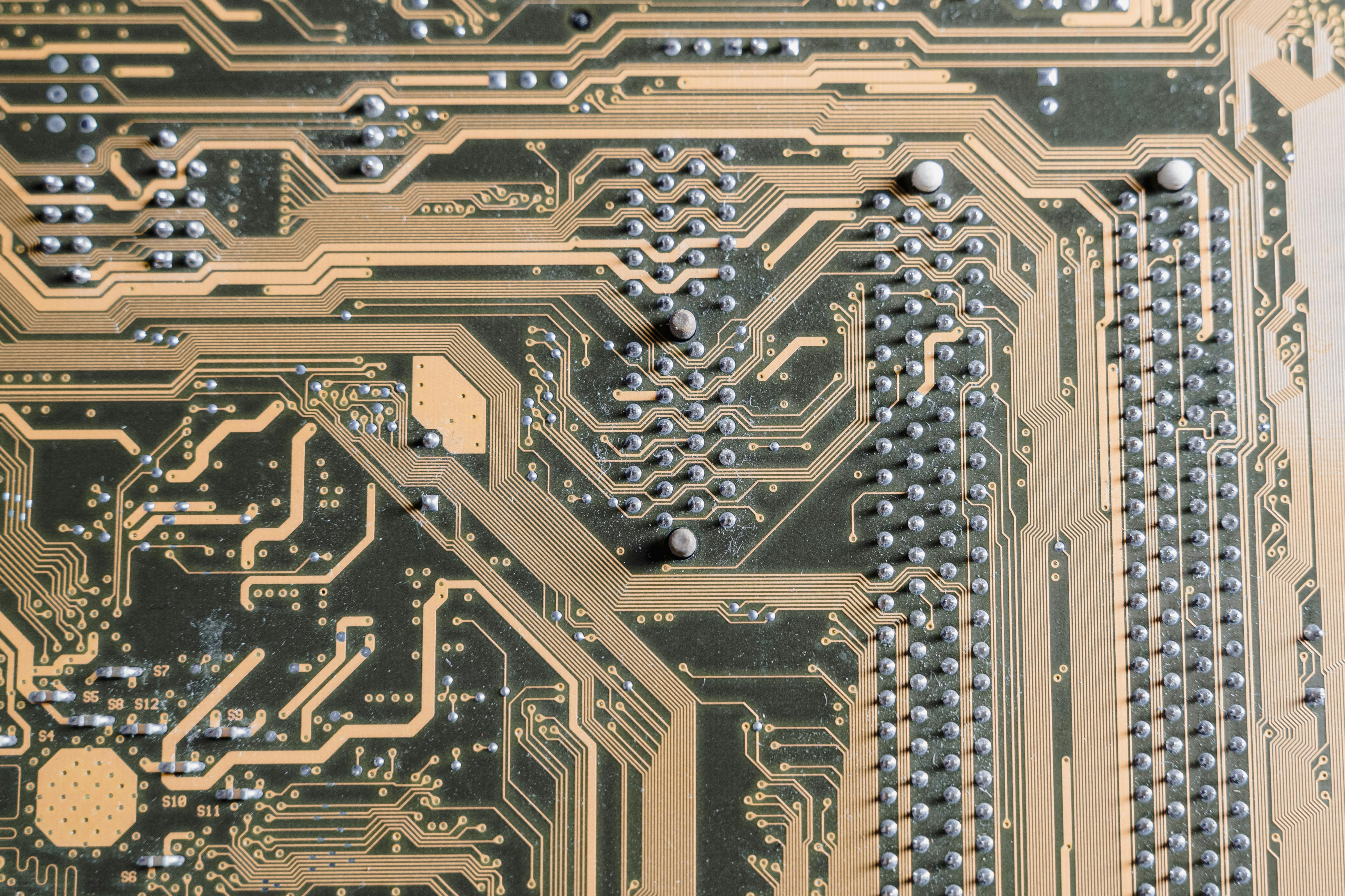 Solana Founder Warns Bitcoin Must Upgrade Against Quantum Threat by 2030