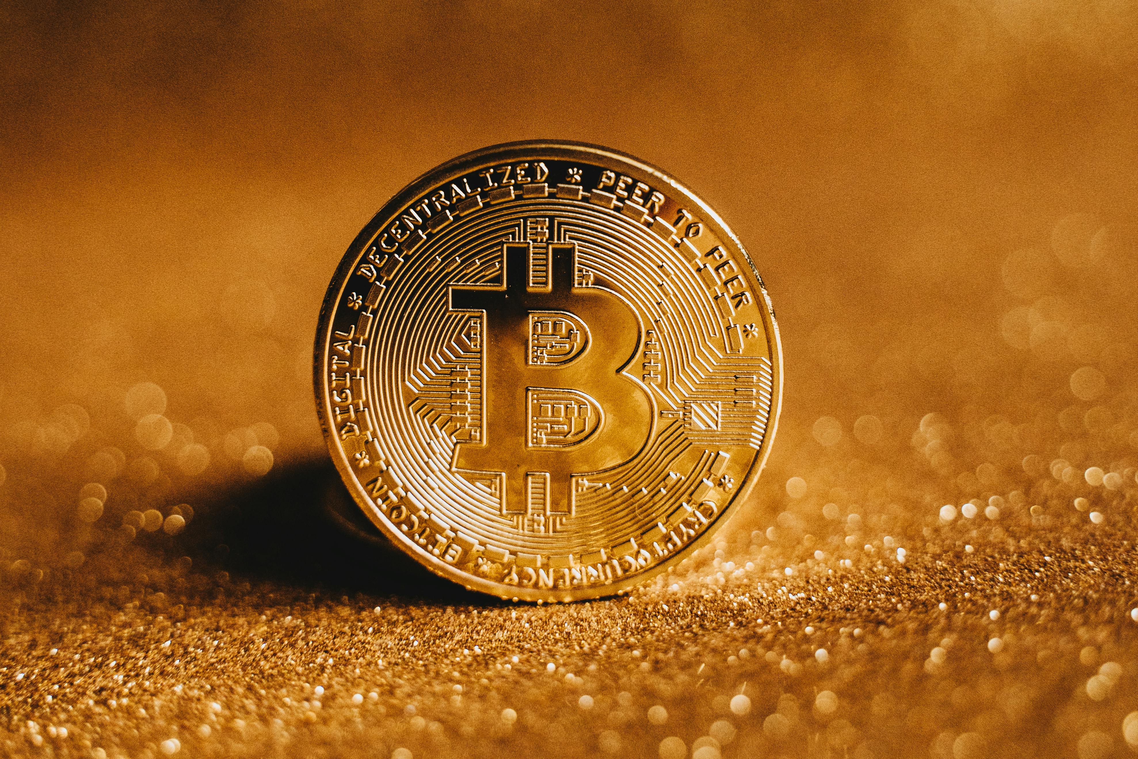 Le Bitcoin se consolide entre 104 000 et 116 000 dollars dans un contexte de sentiment de marché incertain
