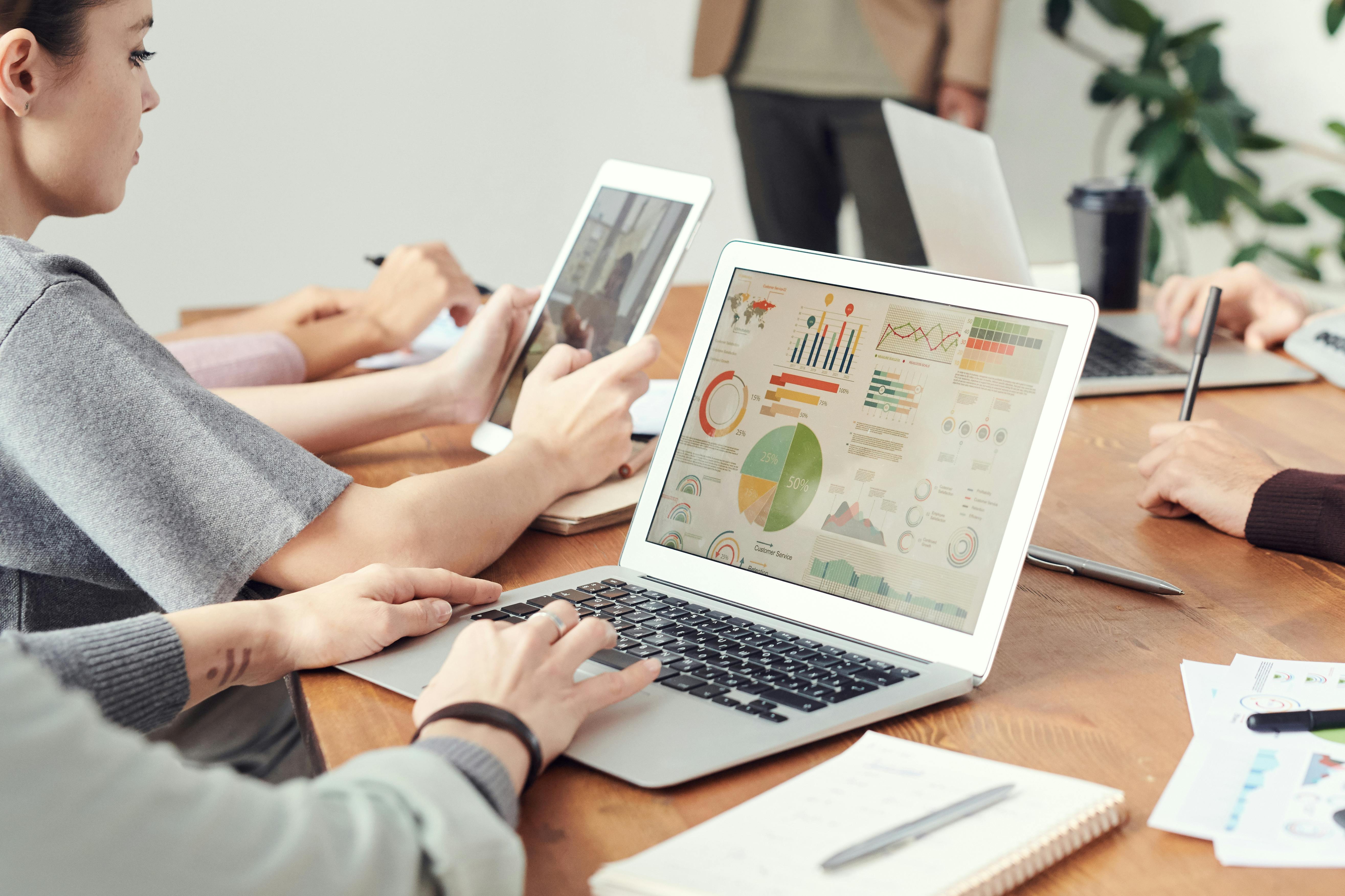HR Software Sector Experiences Divergent Q2 Performance Amid Shifting Investor Sentiment