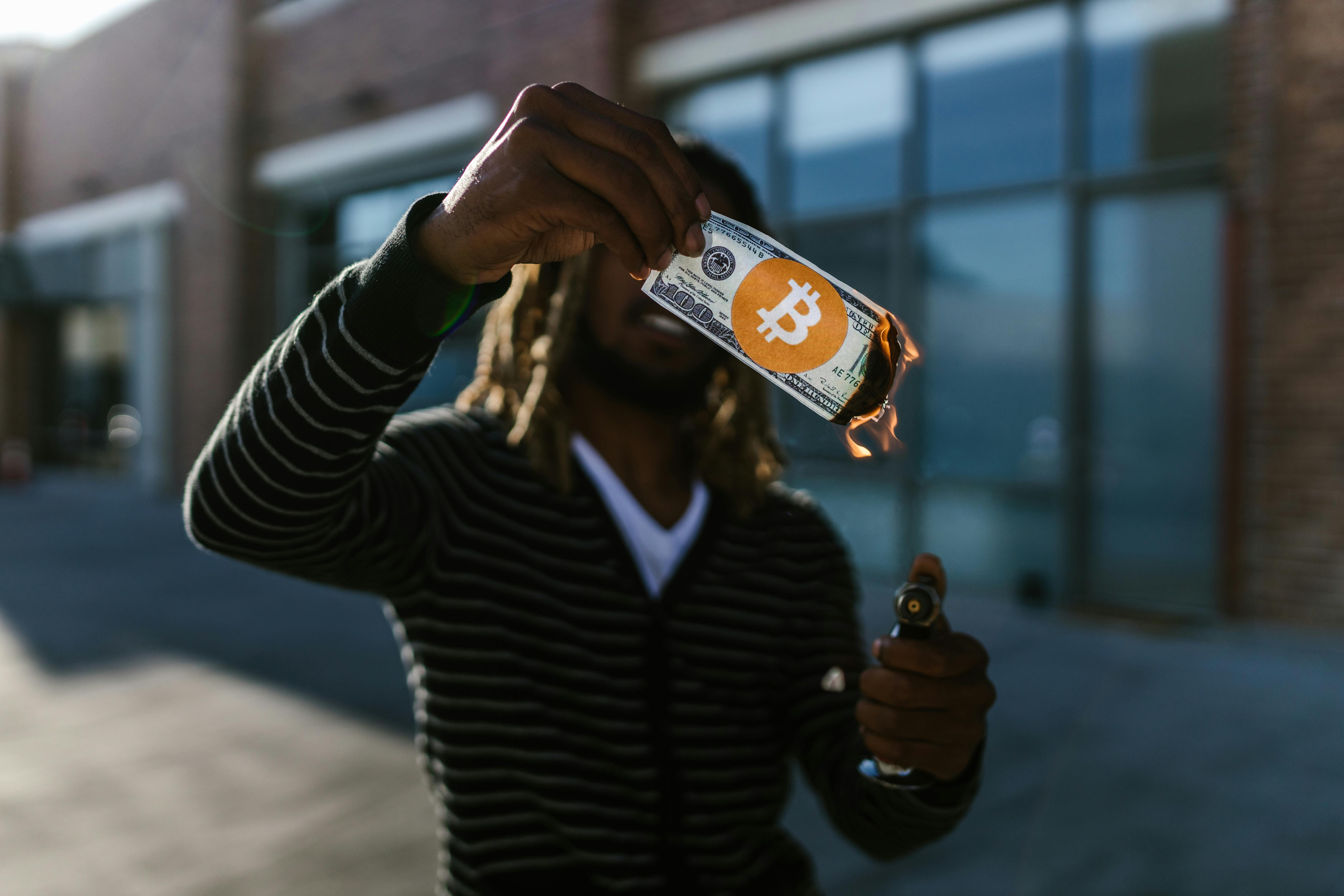 Un portefeuille Bitcoin dormant contenant 53,68 millions de dollars en BTC activé après 12,8 ans