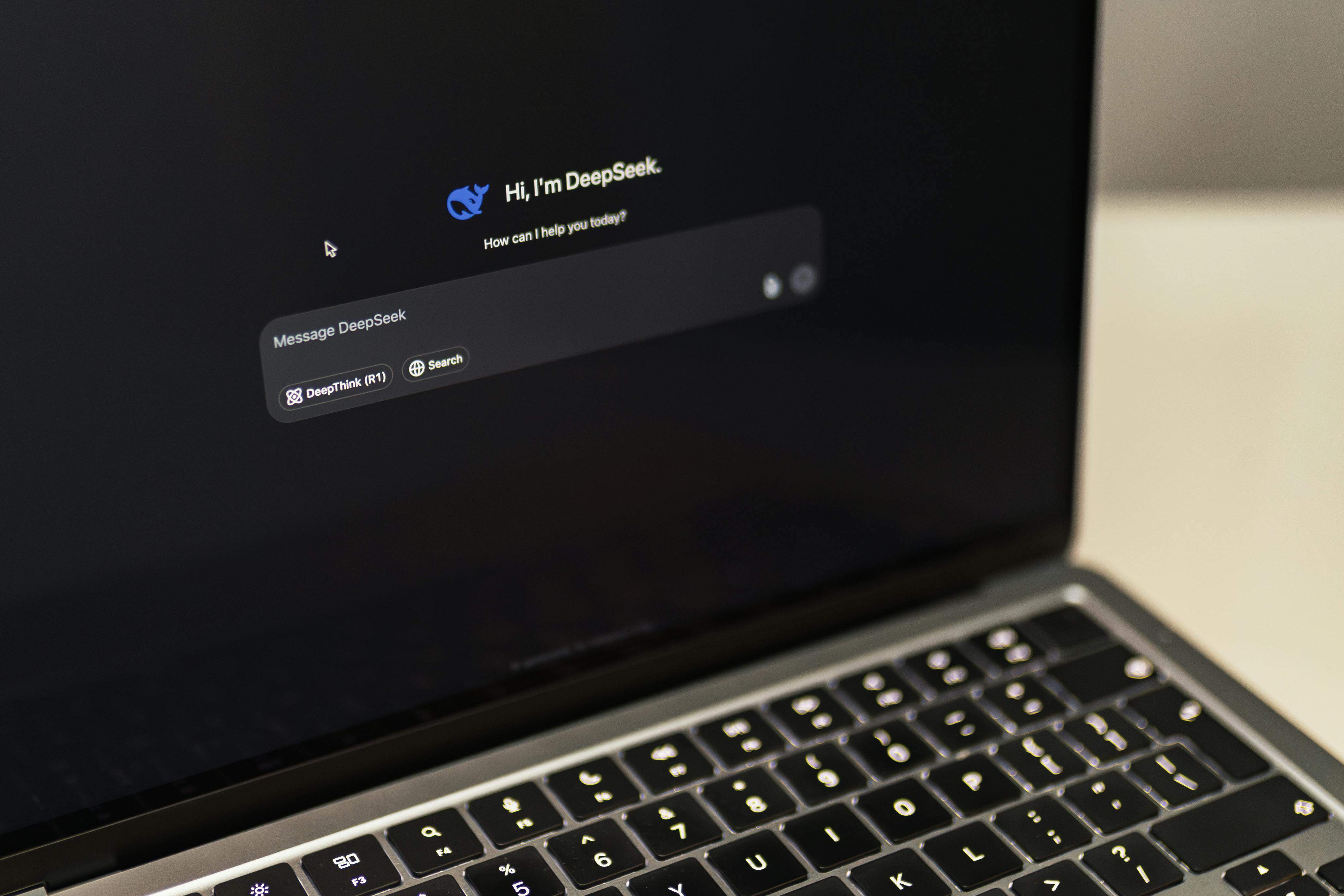 Bernstein Initiates Coverage on U.S. IT Hardware, Citing AI-Driven "Intelligence Revolution"