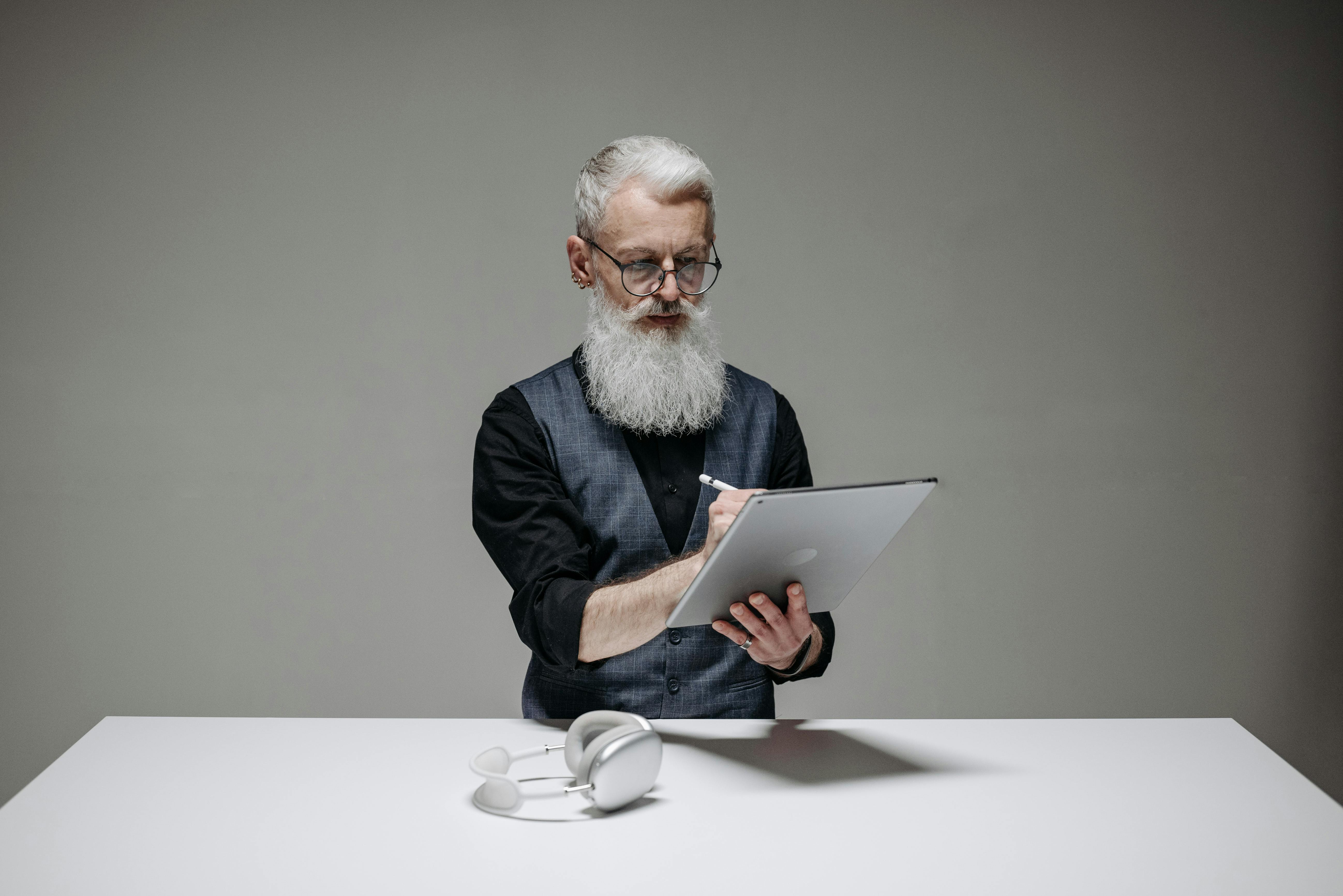 Stride Inc. registra crecimiento de ingresos y EPS para el año fiscal 2025, analistas ofrecen perspectivas matizadas