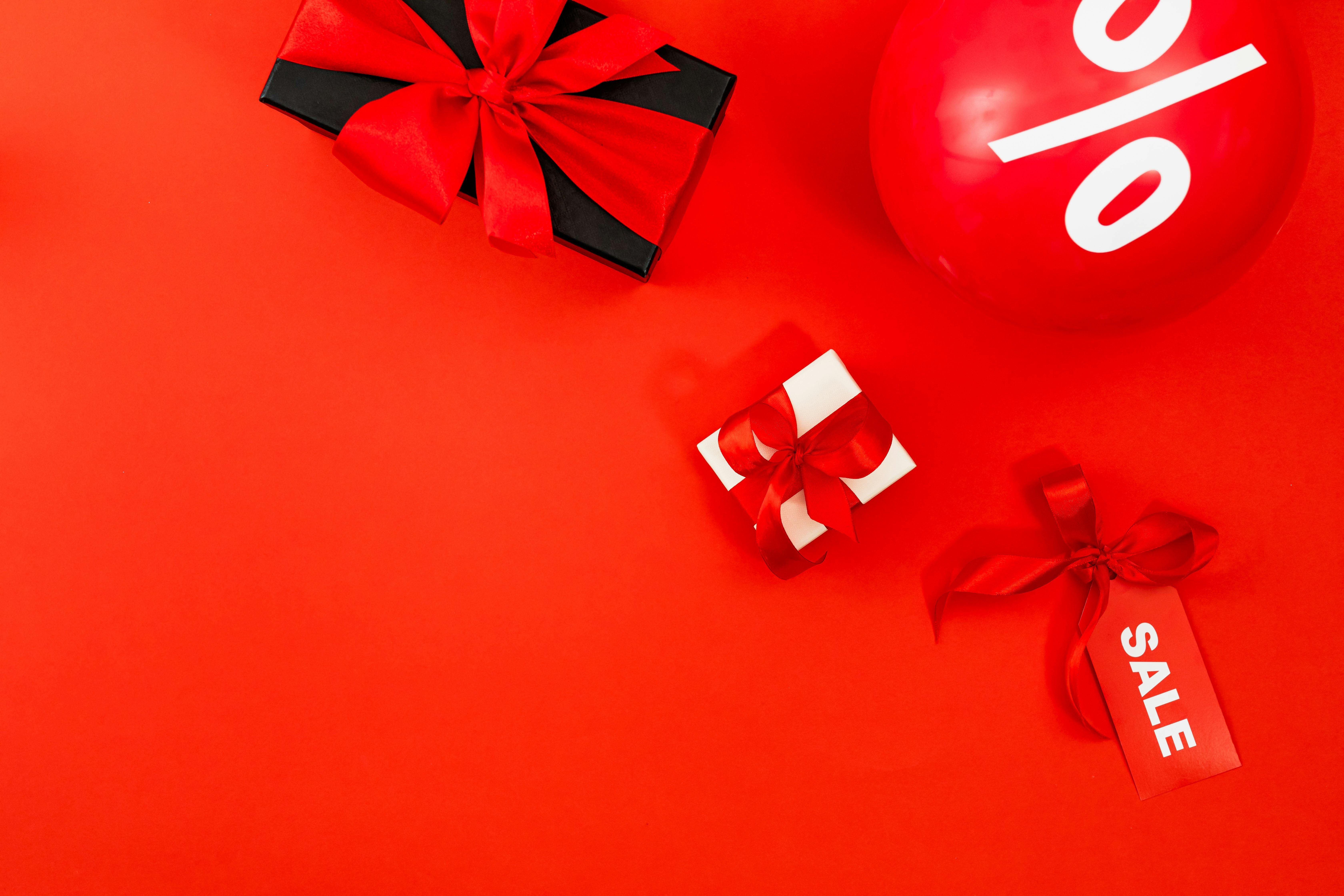 ABD Hisse Senetleri, Fed Faiz İndirimi Beklentileri ve Oracle'ın Yapay Zeka Odaklı Yükselişiyle Rekor Seviyelere Ulaştı