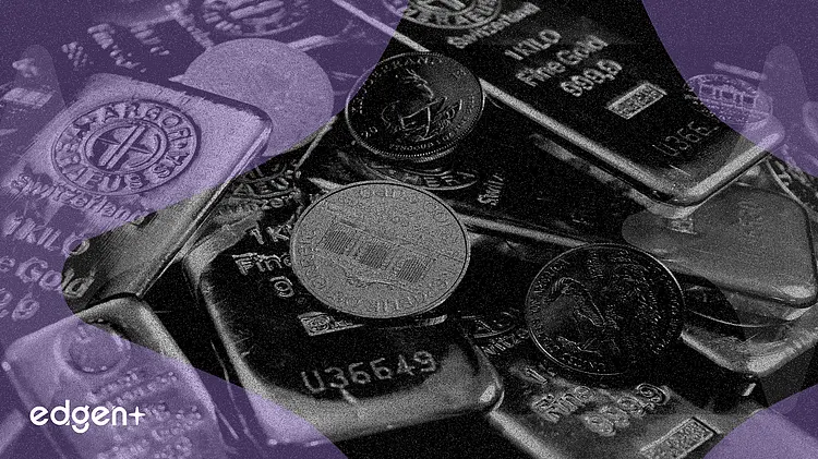 ニューモント、記録的なキャッシュフロー後に再編