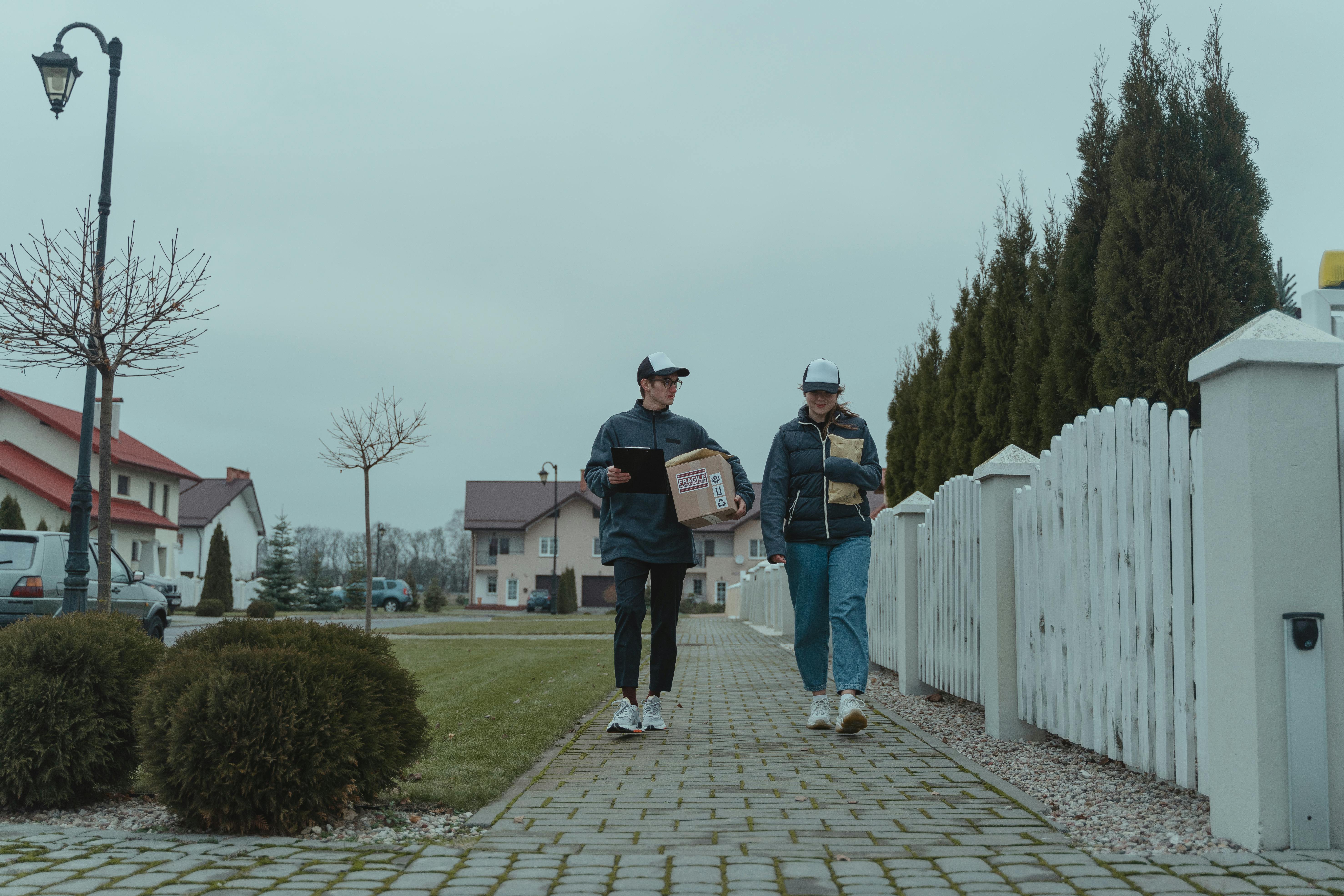 Dropbox Reports Revenue Contraction, Faces Analyst Downgrades Amidst AI Integration and Competitive Pressures