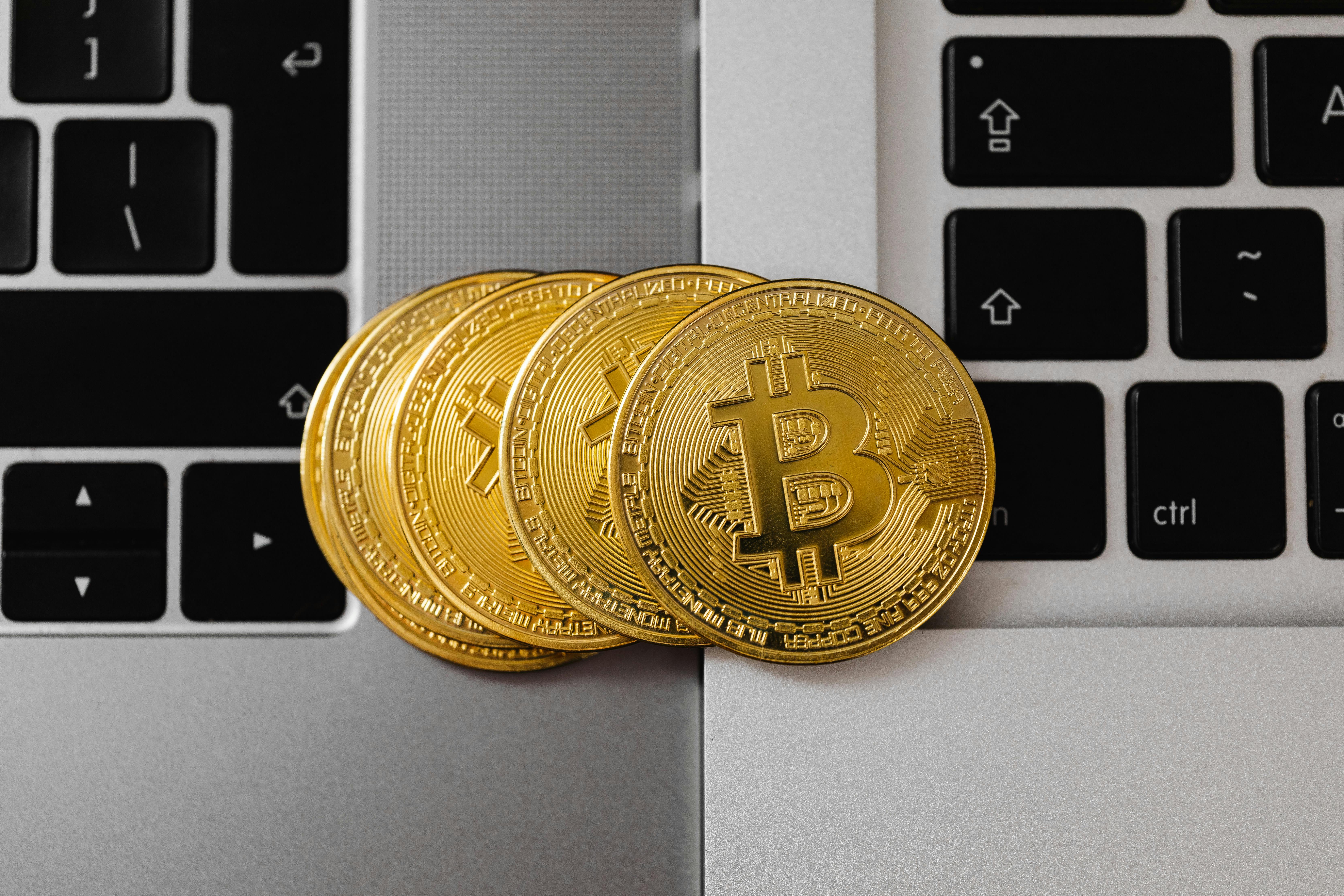 Bitcoin Faces Broad-Based Distribution as Whales Lead Sell-Off Near $112K