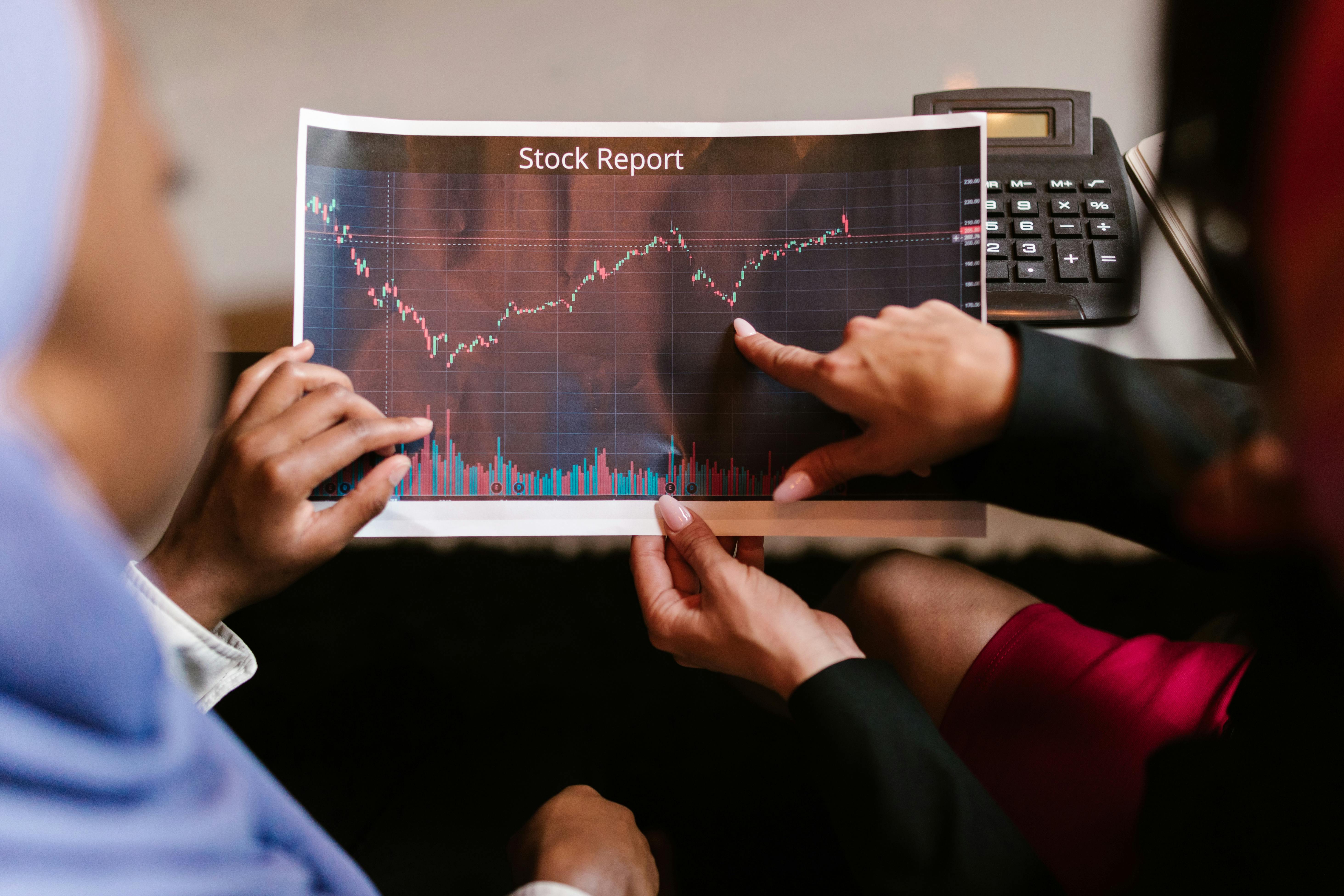 모더나 주가, 백신 보고서 및 재무 수정으로 하락