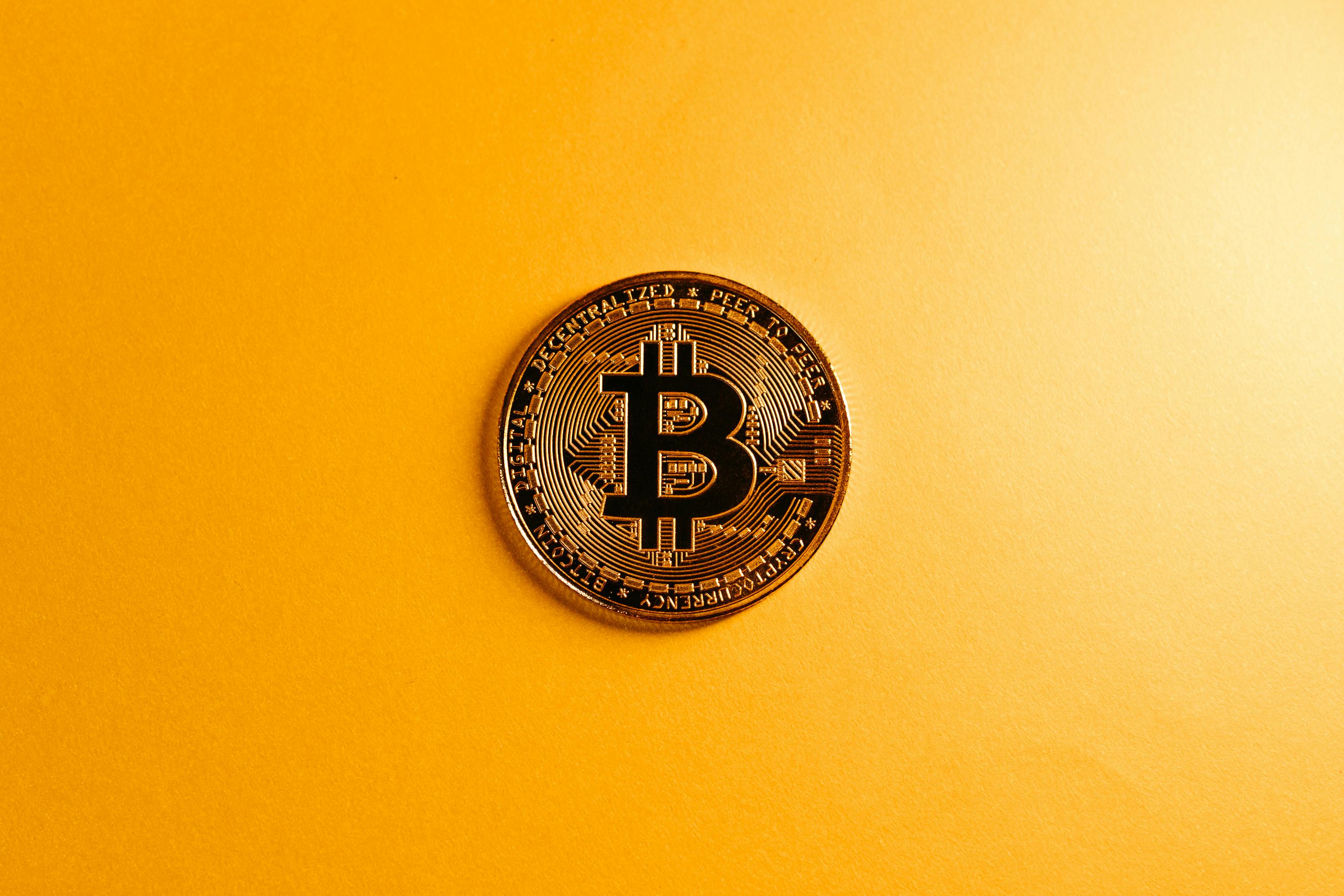 中國央行官員指出虛擬貨幣在非法資金轉移中的作用，強調金融安全風險