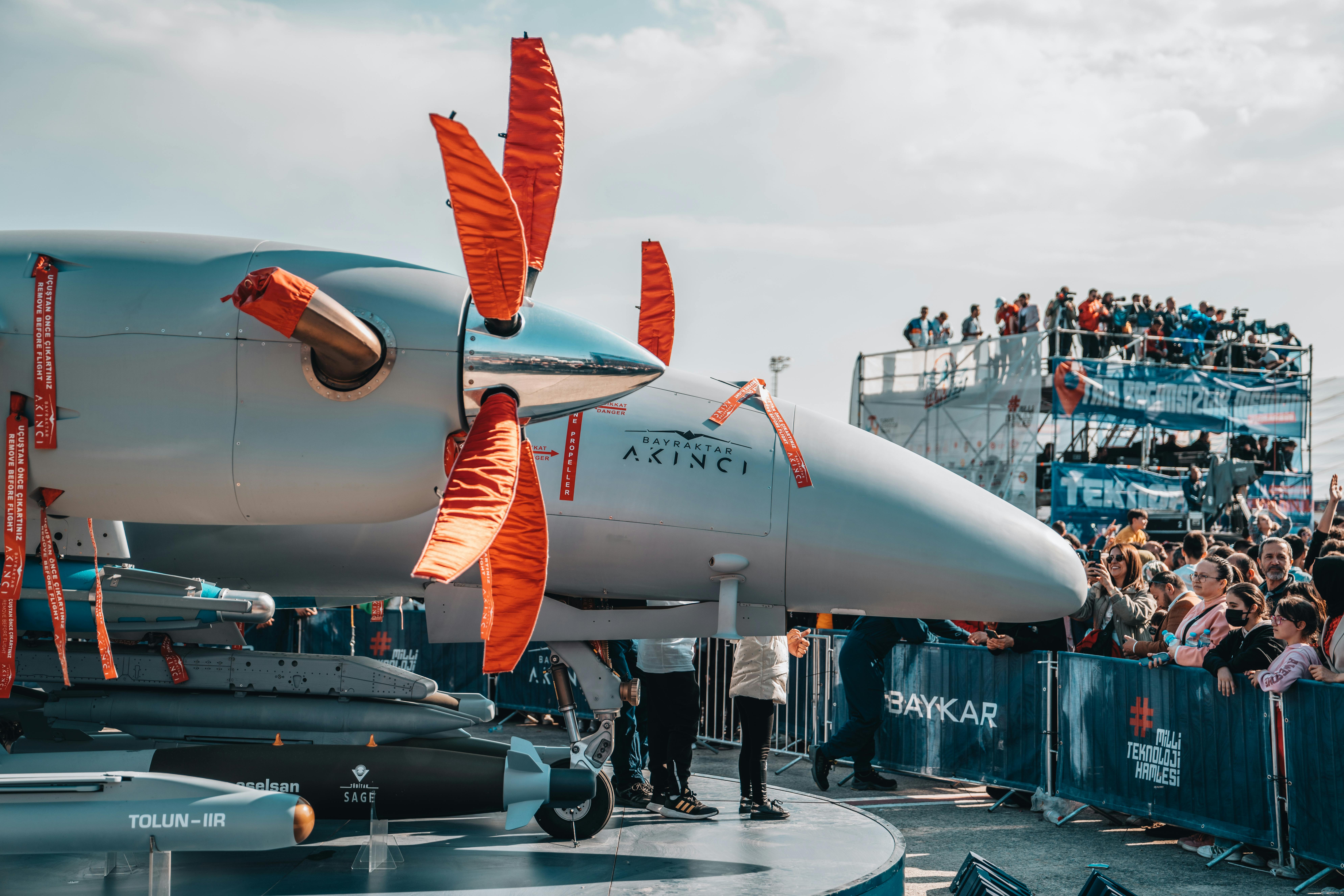 AIRO 그룹, 강력한 2분기 실적 발표, 시장 변동성 속에서도 애널리스트들은 낙관적 전망 유지