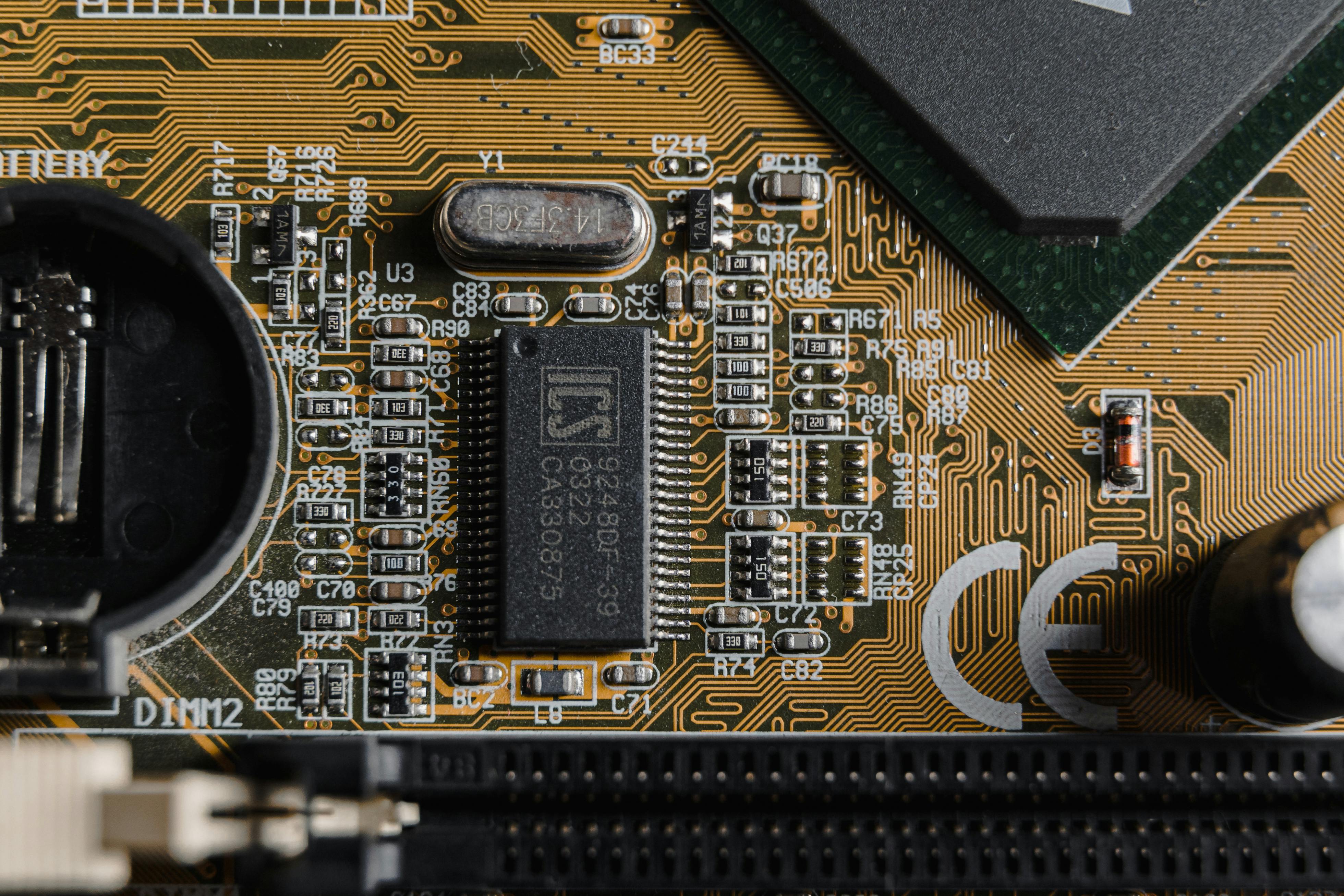 Les actions de Quantum Computing Inc. progressent grâce à d'importants contrats gouvernementaux