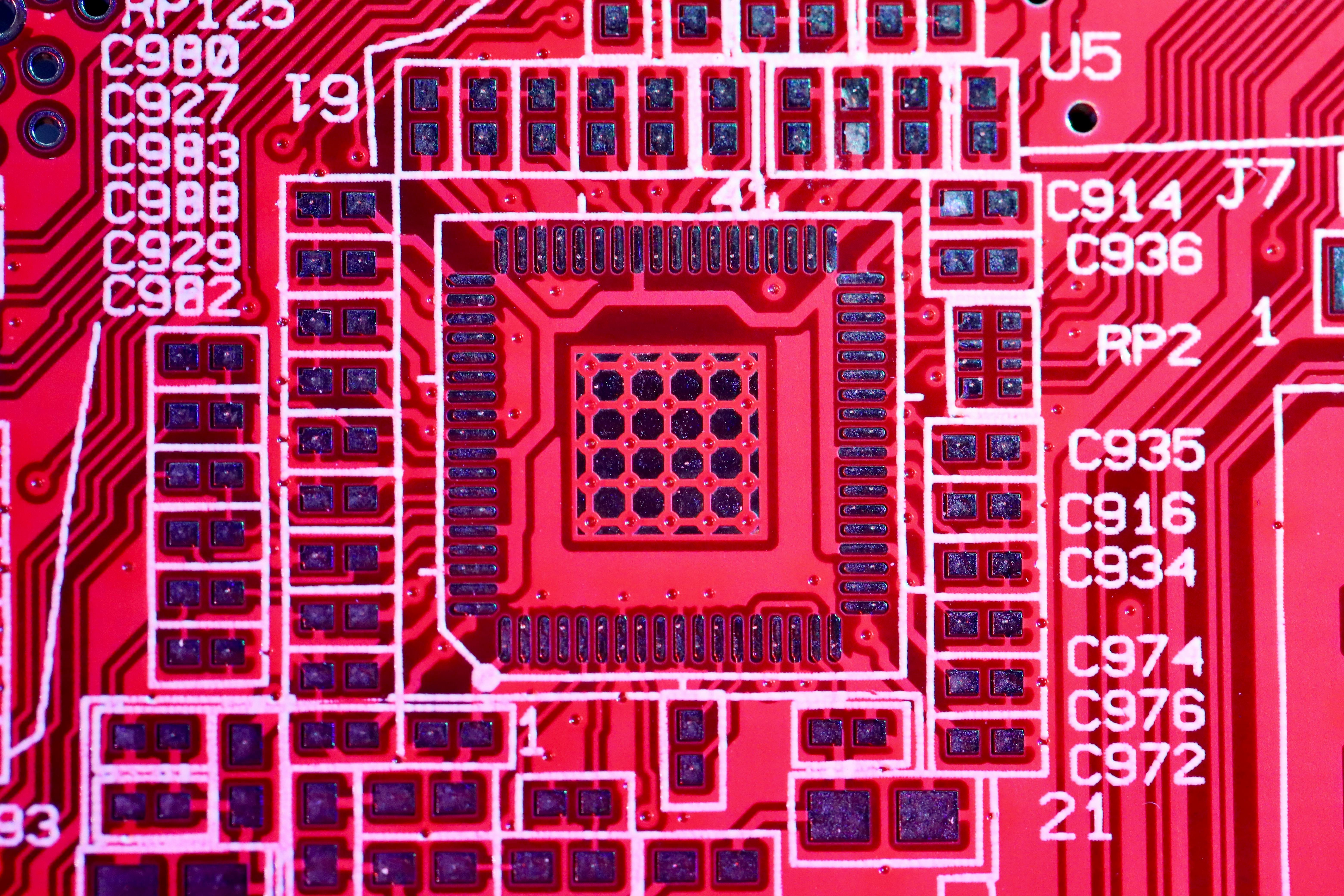 Wall Street Analistleri C3.ai ve Super Micro Computer İçin Ayı Piyasası Tahminleri Yayınladı