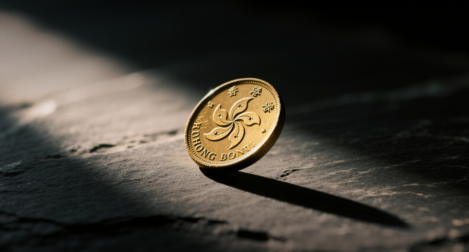 Le dollar hongkongais frôle le seuil de 7,85 face au dollar américain sous la pression du carry trade