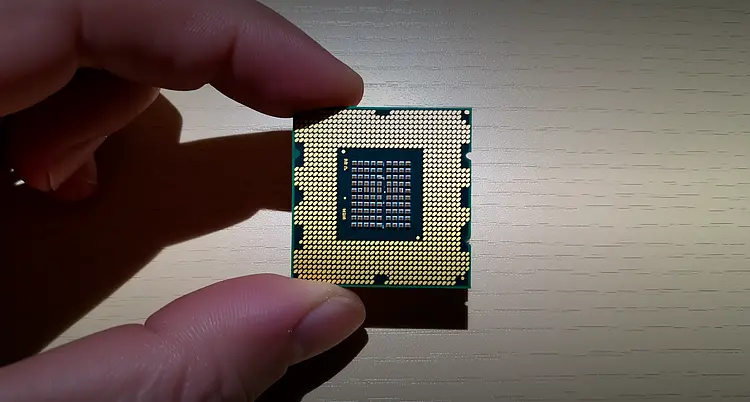 Intel nomme Seok-Hee Lee à la tête du packaging, alors que sa fonderie vise près de 53 milliards de dollars