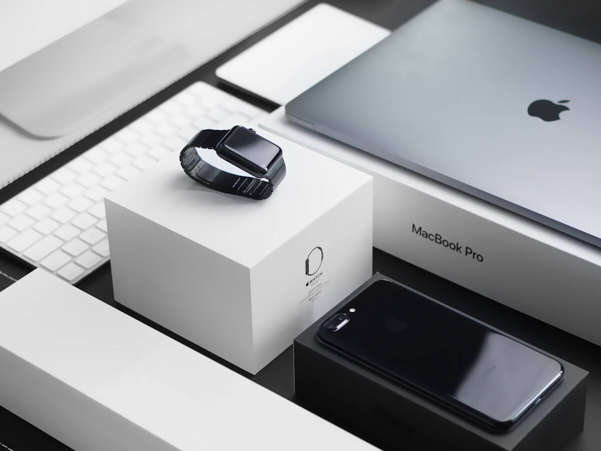 Apple 2. Çeyrek Kazanç Önizlemesi: iPhone 17, Yapay Zeka ve CEO Değişimi