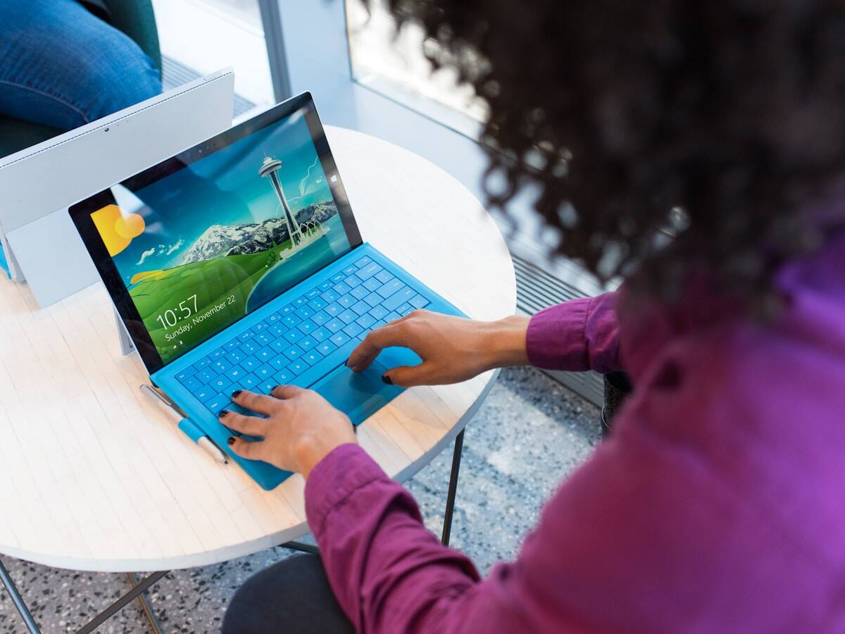 Alphabet Cloud Next 2026: TPU 8, Gemini 3.1 y la cartera de pedidos de $243 mil millones — Compra previa a resultados