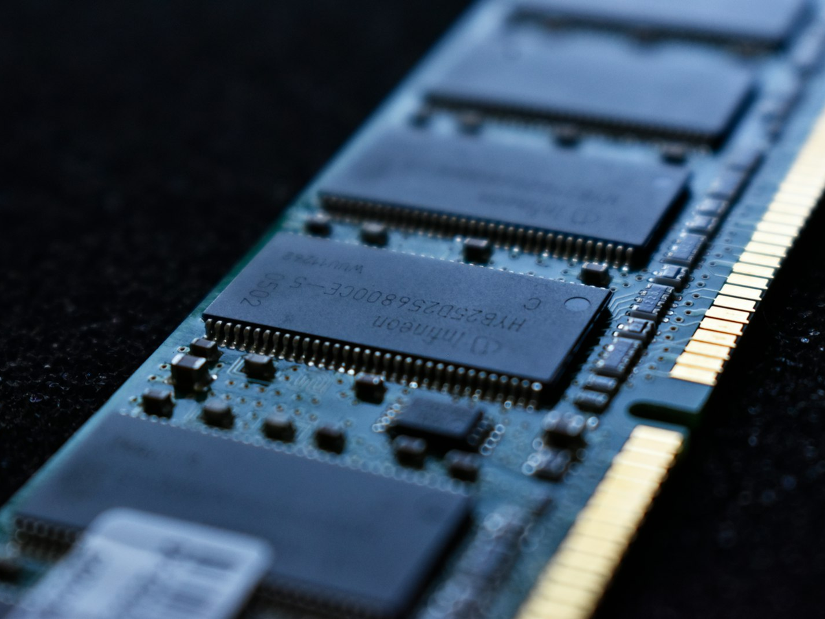 野村證券 6 個月內把 SK Hynix 目標價拉了 5 倍 — 美光 (MU) 和 SanDisk (SNDK) 聯動受惠