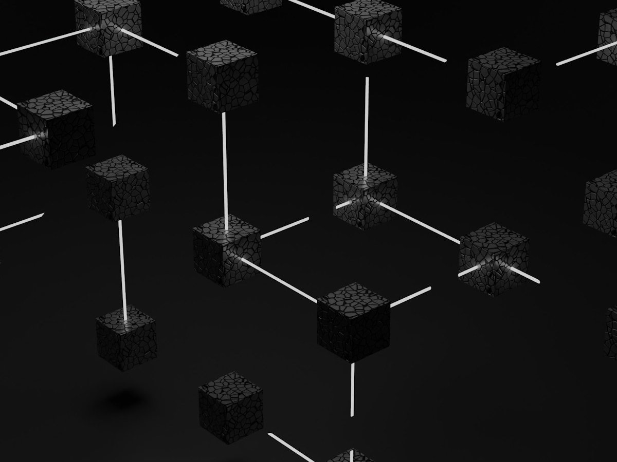 Jito vs Marinade Solana likit staking 2026: JitoSOL ~%7,5 MEV destekli APY vs mSOL %9-11, 400+ doğrulayıcı ile dağıtık. JTO Al, 0,55 dolar hedef. Profile göre seç.