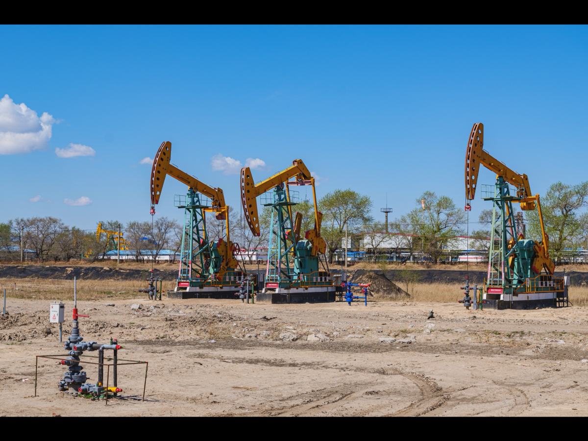 PetroChina 00857.HK analysis: Outperform, HK$11.80 PT, 4.1% dividend yield, 14.6% 5Y CAGR. China energy security + 15th Five-Year Plan. Full Edgen 360° review.